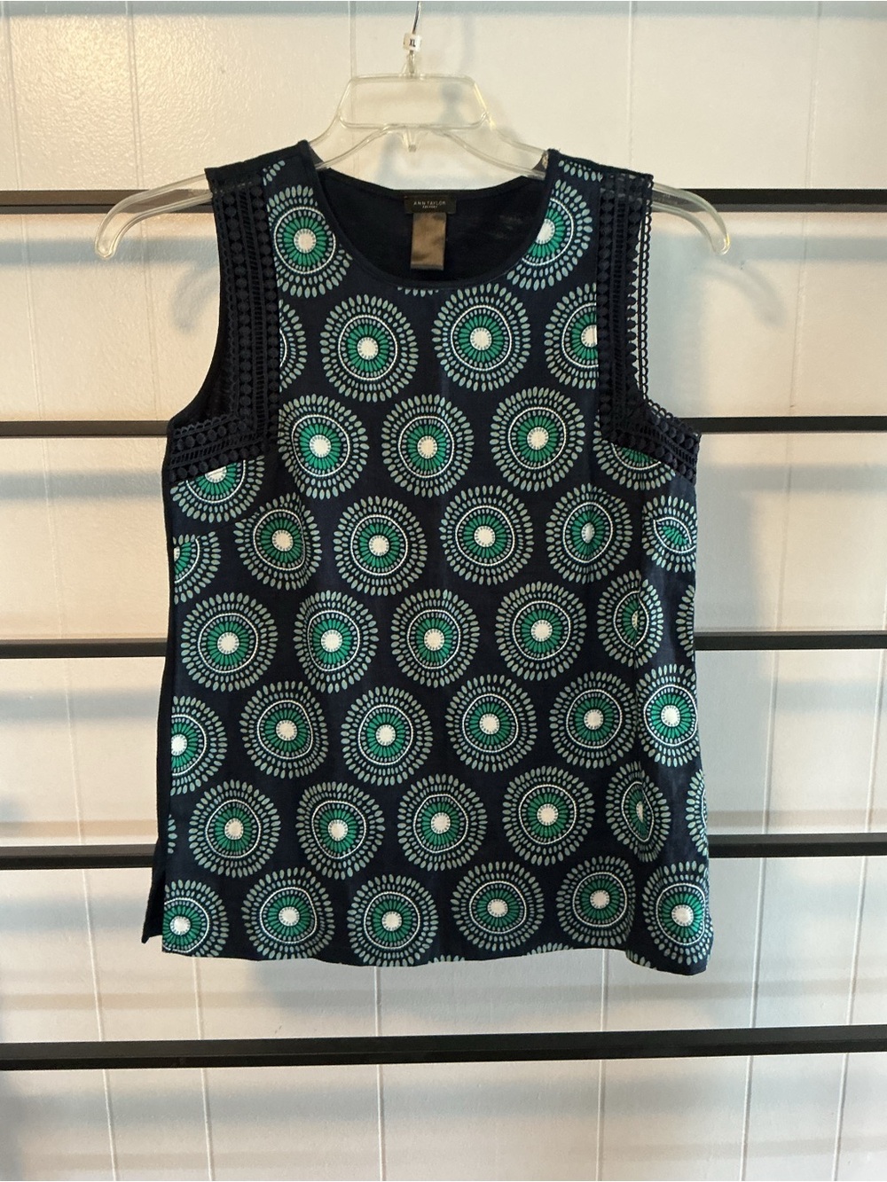 NWOT Ann Taylor Factory Size XS, Sleeveless Top, NWOT, B26